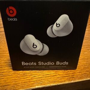 Beats by Dre Studio Buds - White